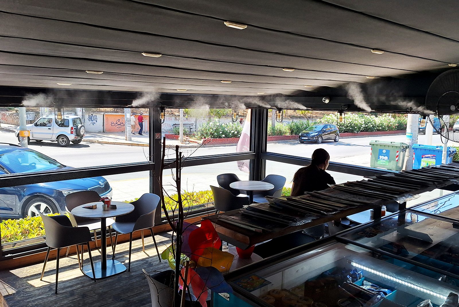 Εσωτερικός Χώρος: Επαγγελματική Υδρονέφωση Υψηλής Πίεσης σε Καφετέρια & Mini Market KIOSKY’s – Νέα Φιλαδέλφεια