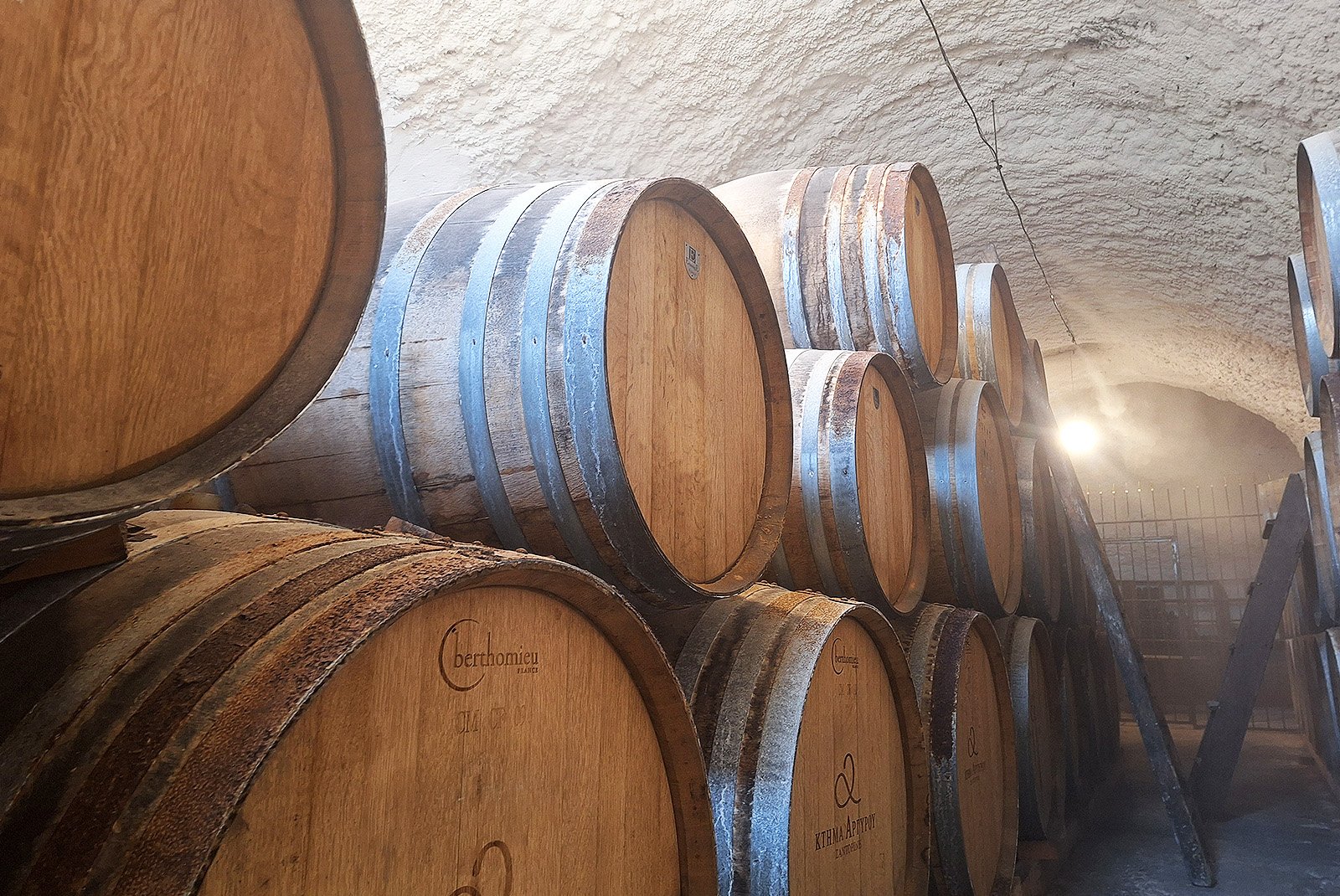 Συντήρηση συστήματος υδρονέφωσης υψηλής πίεσης σε κελάρι Κτήμα Αργυρού Σαντορίνης