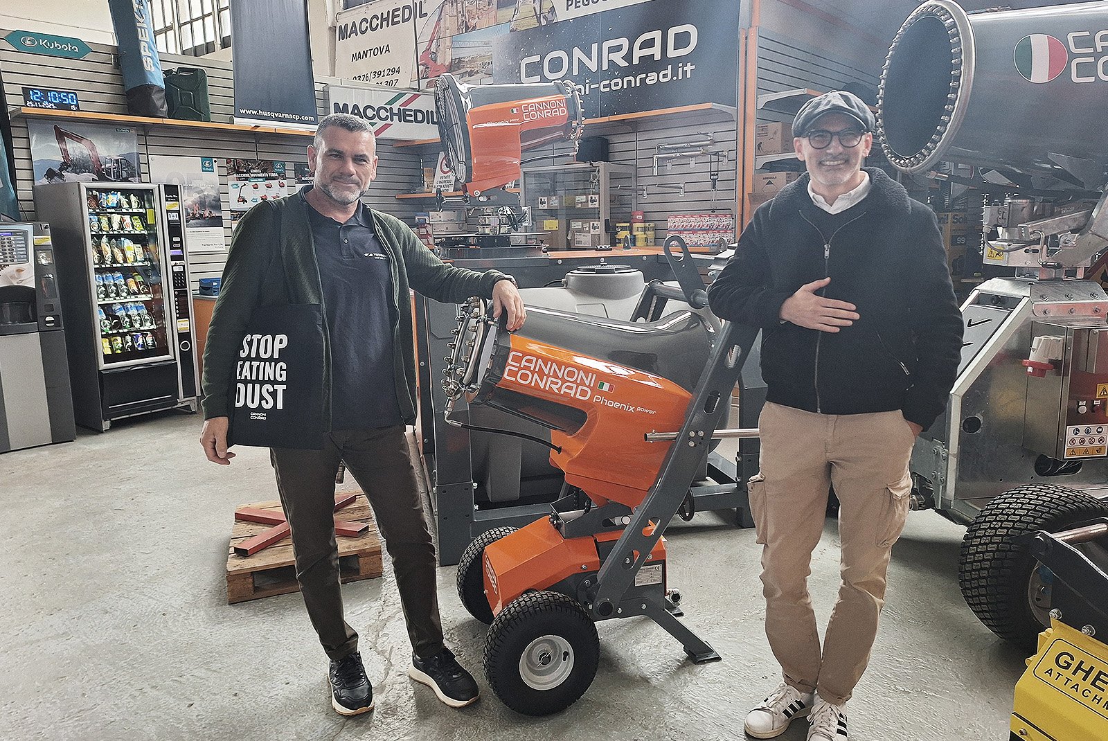 Χρήστος Χιουρέας με τον CEO της Conrad - Επίσκεψη Technomist στο εργοστάσιο Conrad στην Ιταλία