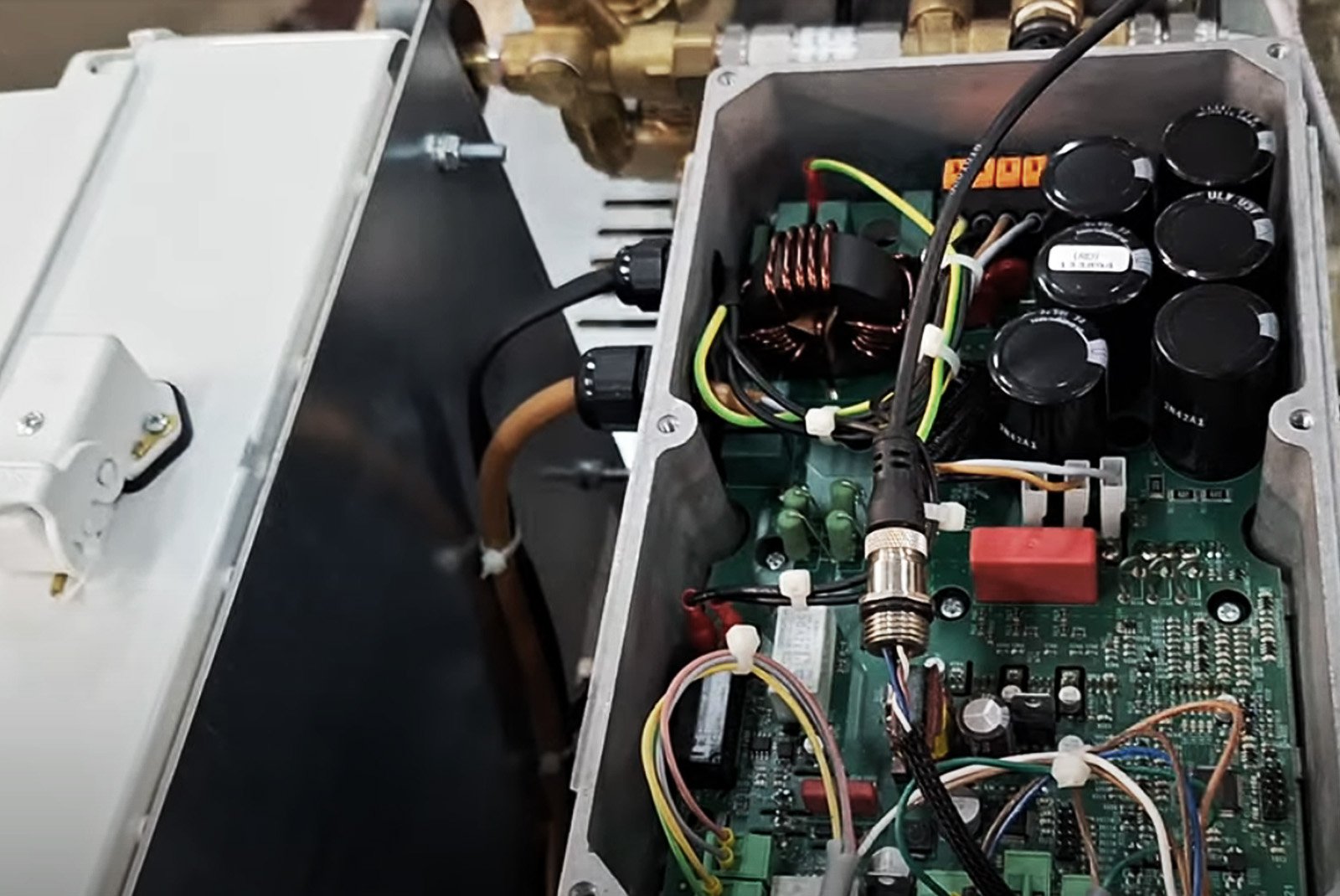 Ηλεκτρονικό Σύστημα Ελέγχου Αντλίας Υψηλή Πίεσης