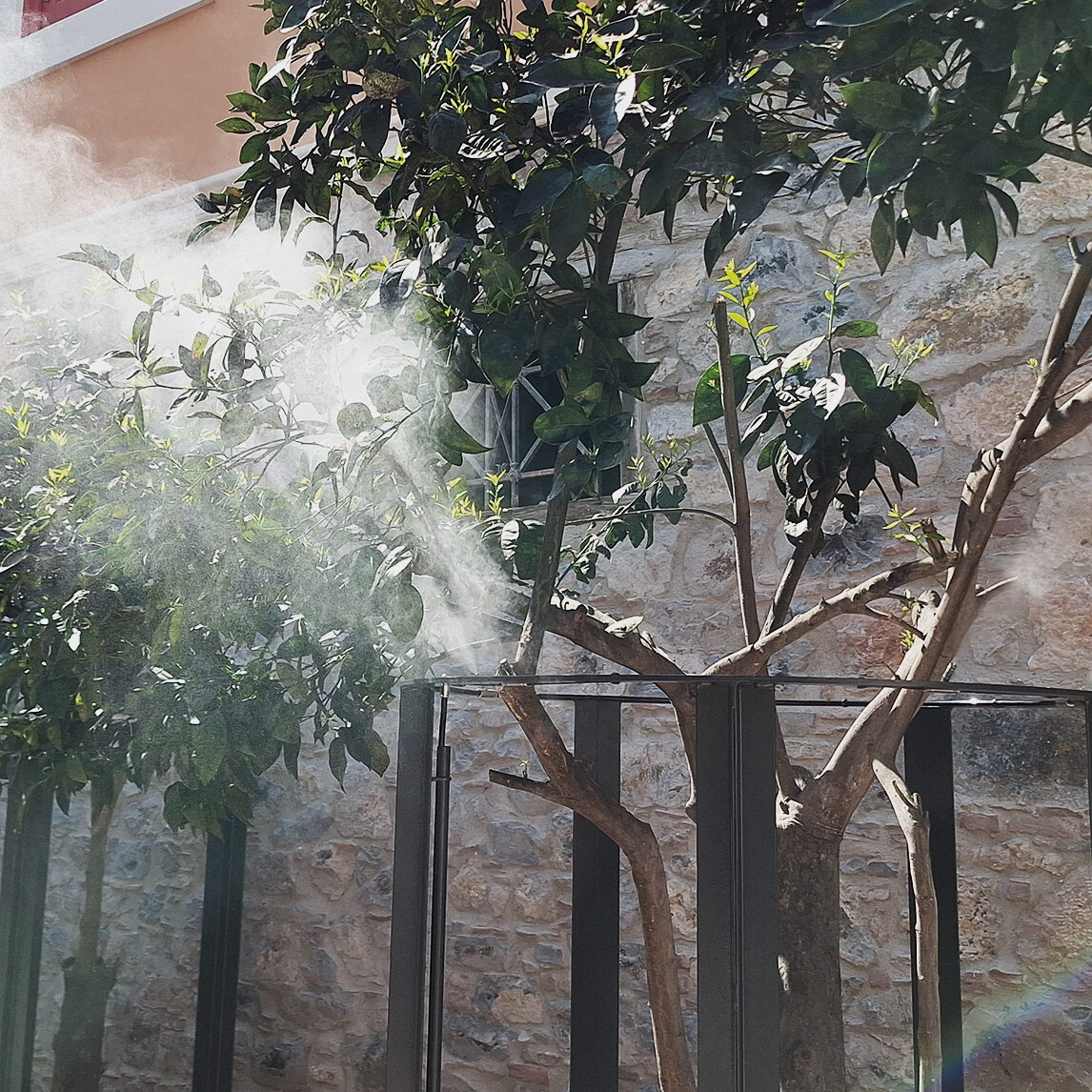 Υδρονέφωση υψηλής πίεσης για φυσικό δροσισμό στο Ελληνοαυστριακό Πολιτιστικό Κέντρο