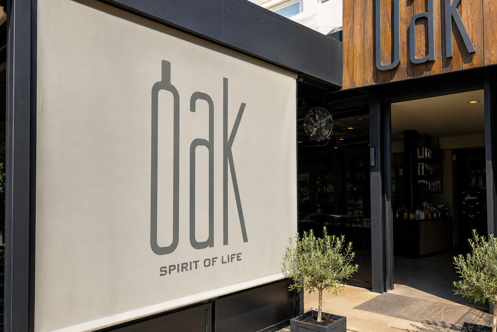 Εξωτερική όψη της OAK Βουλιαγμένης με σύστημα υδρονέφωσης TECHNOMIST